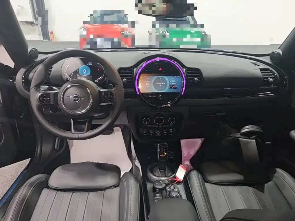 MINI Clubman — фото 3