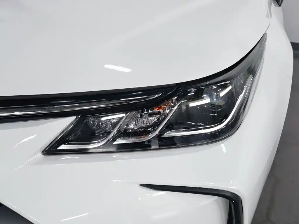 Toyota Corolla — фото 7