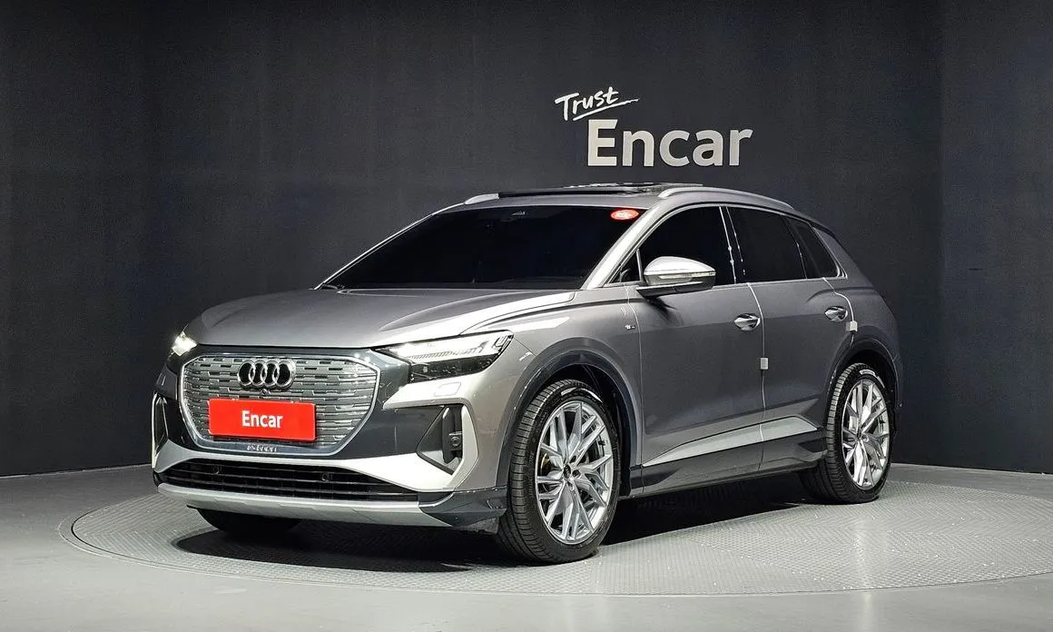 Audi Q4 e-tron — фото 1