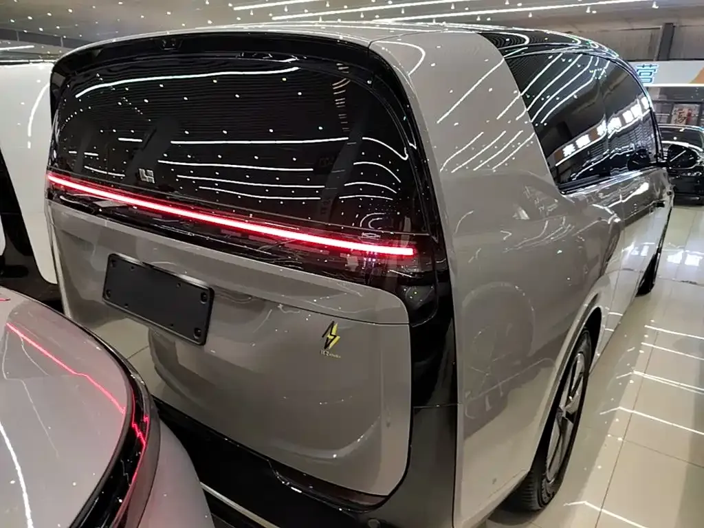 Li Auto MEGA — фото 9