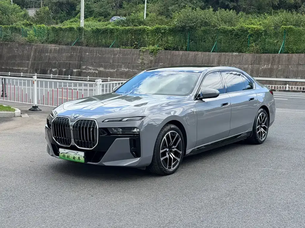 BMW i7 — фото 1