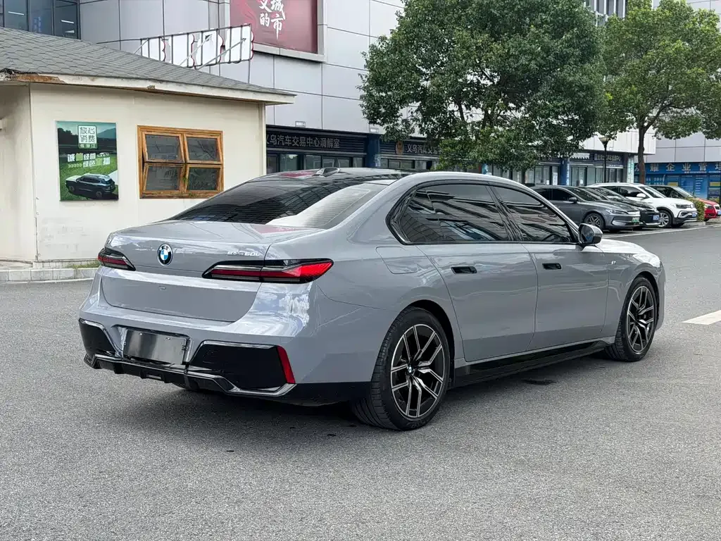 BMW i7 — фото 10