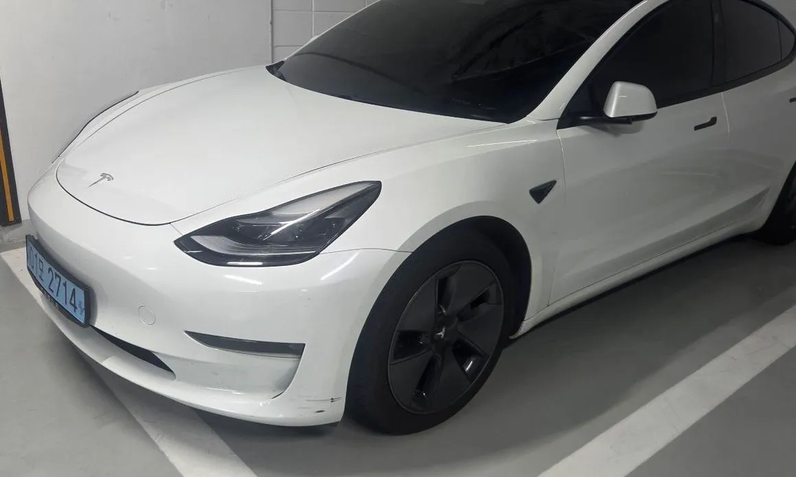 Tesla Model 3 — фото 1