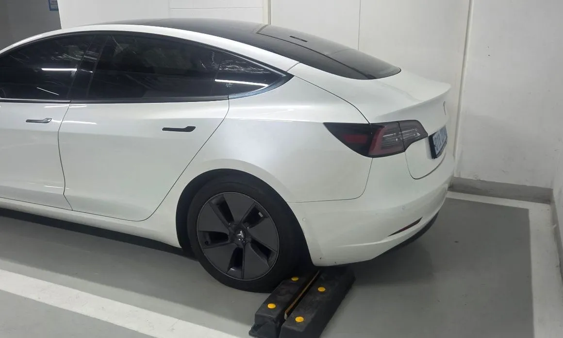 Tesla Model 3 — фото 9