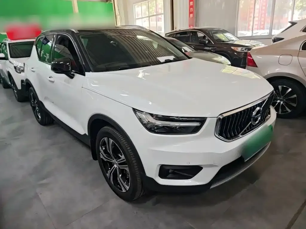 Volvo XC40 — фото 5