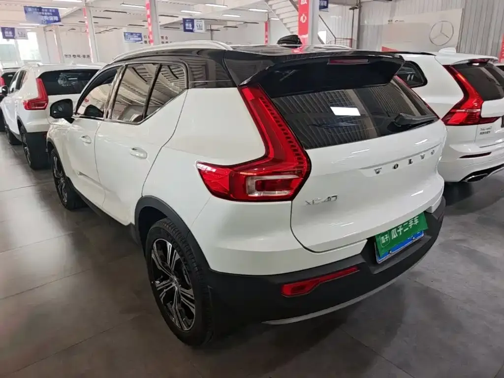 Volvo XC40 — фото 9