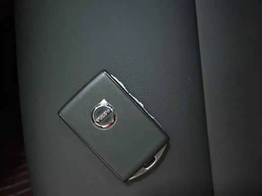 Volvo XC40 — фото 2