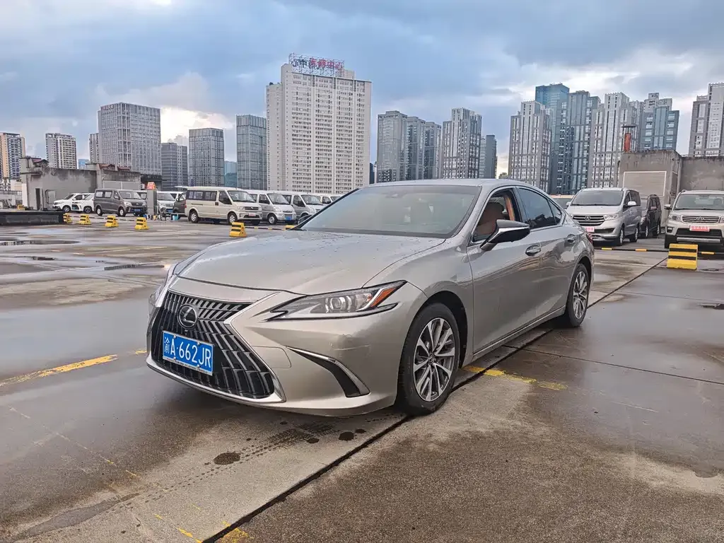 Lexus ES — фото 1