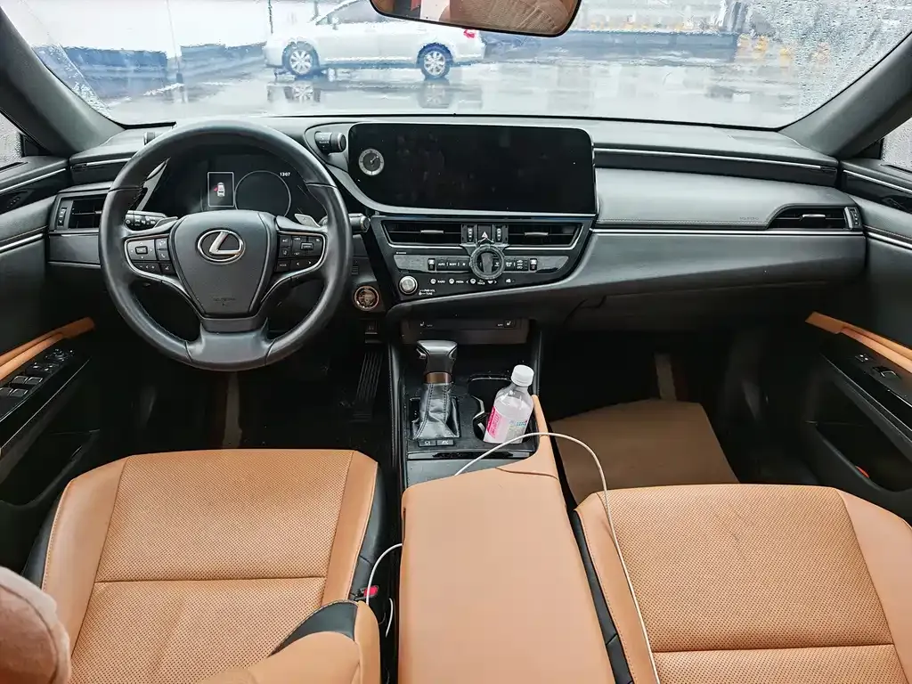 Lexus ES — фото 10