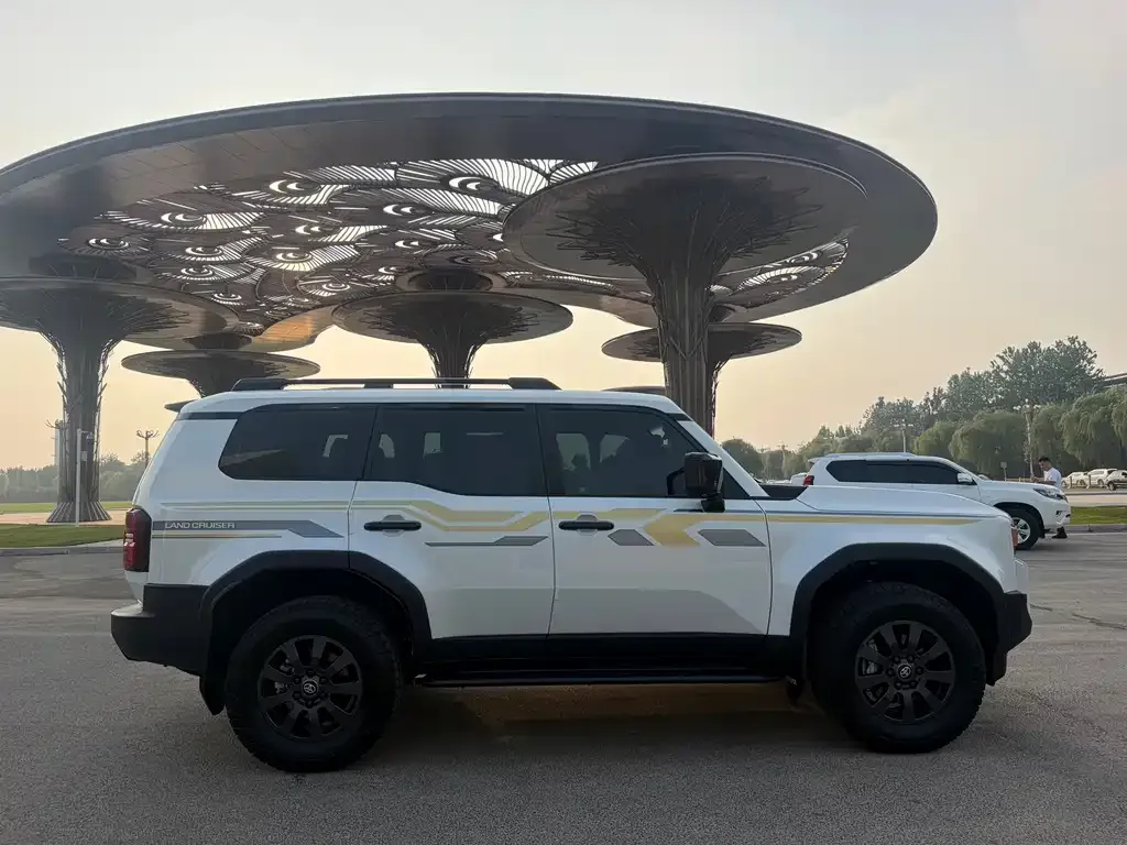 Toyota Prado — фото 10