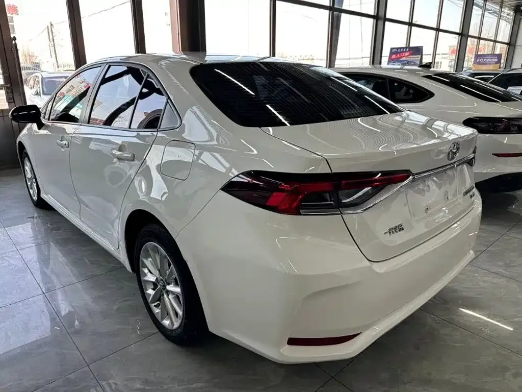 Toyota Corolla — фото 6