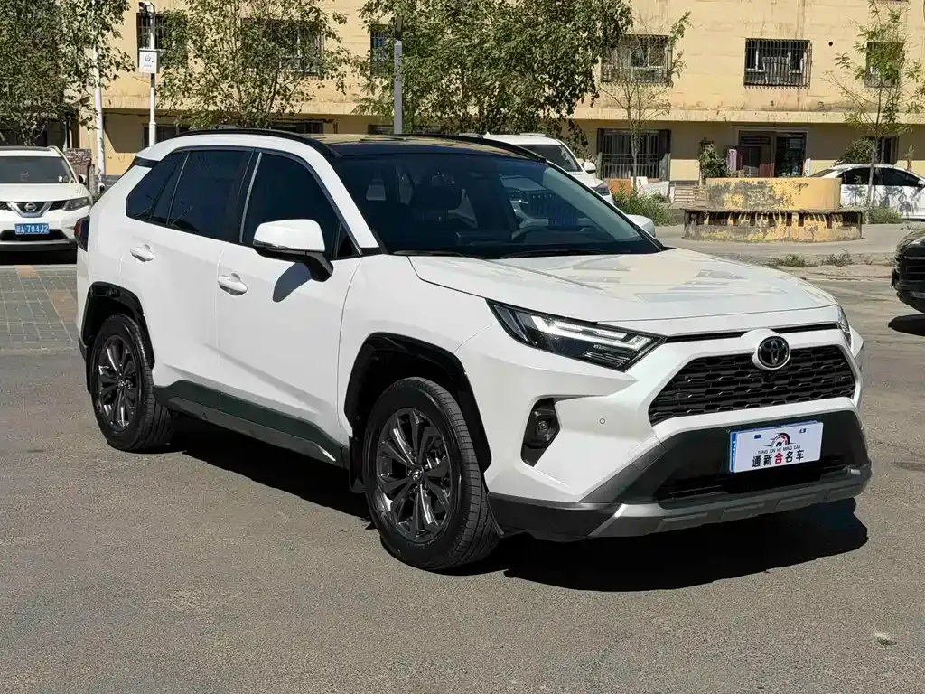 Toyota RAV4 — фото 8