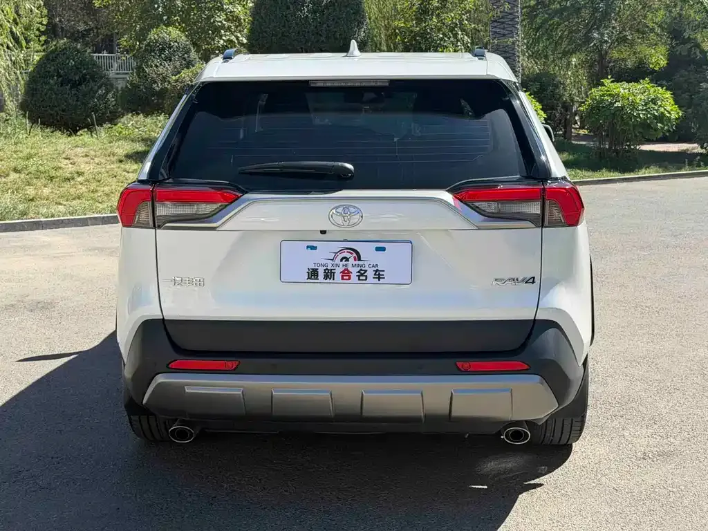 Toyota RAV4 — фото 9