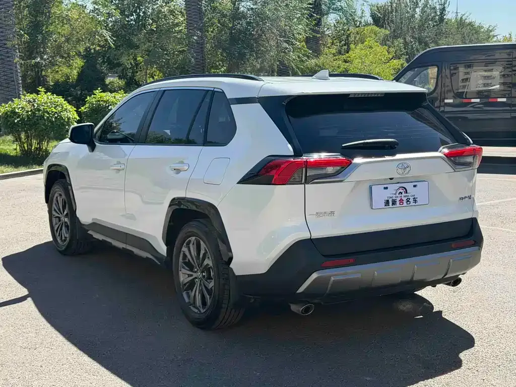 Toyota RAV4 — фото 6