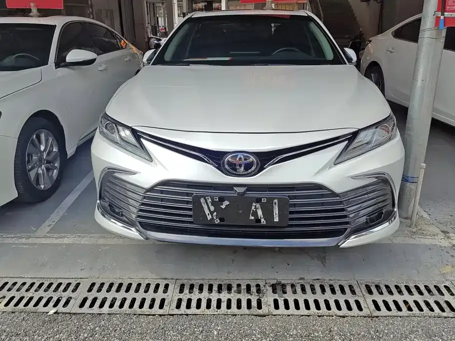 Toyota Camry — фото 10
