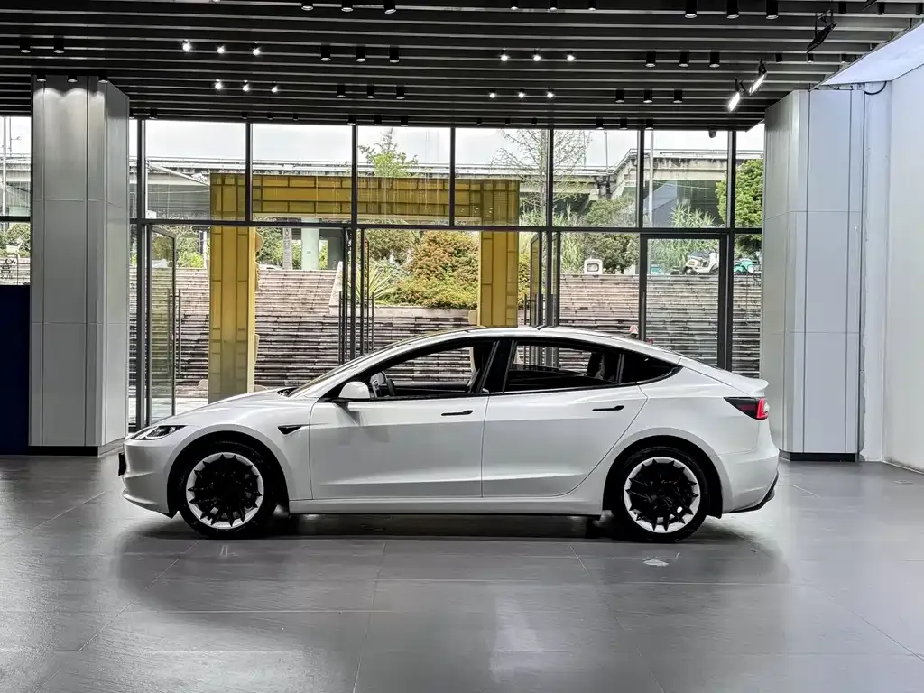 Tesla Model 3 — фото 5