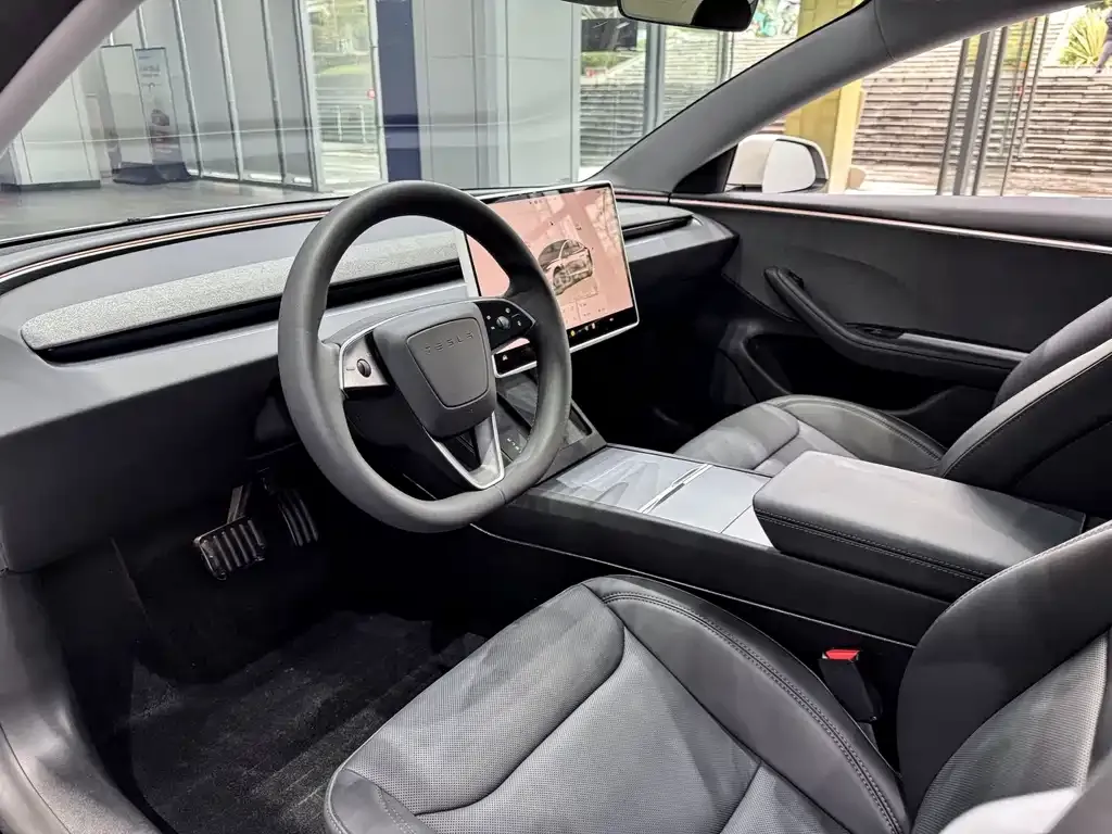 Tesla Model 3 — фото 10