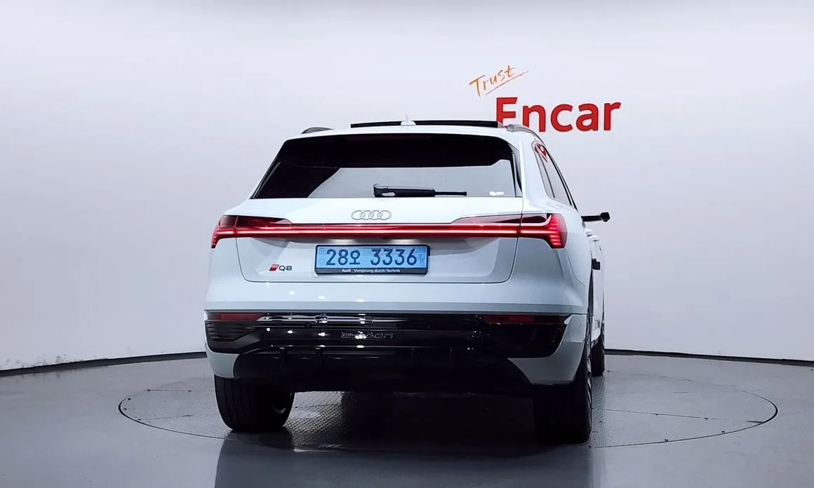 Audi Q8 e-tron — фото 3