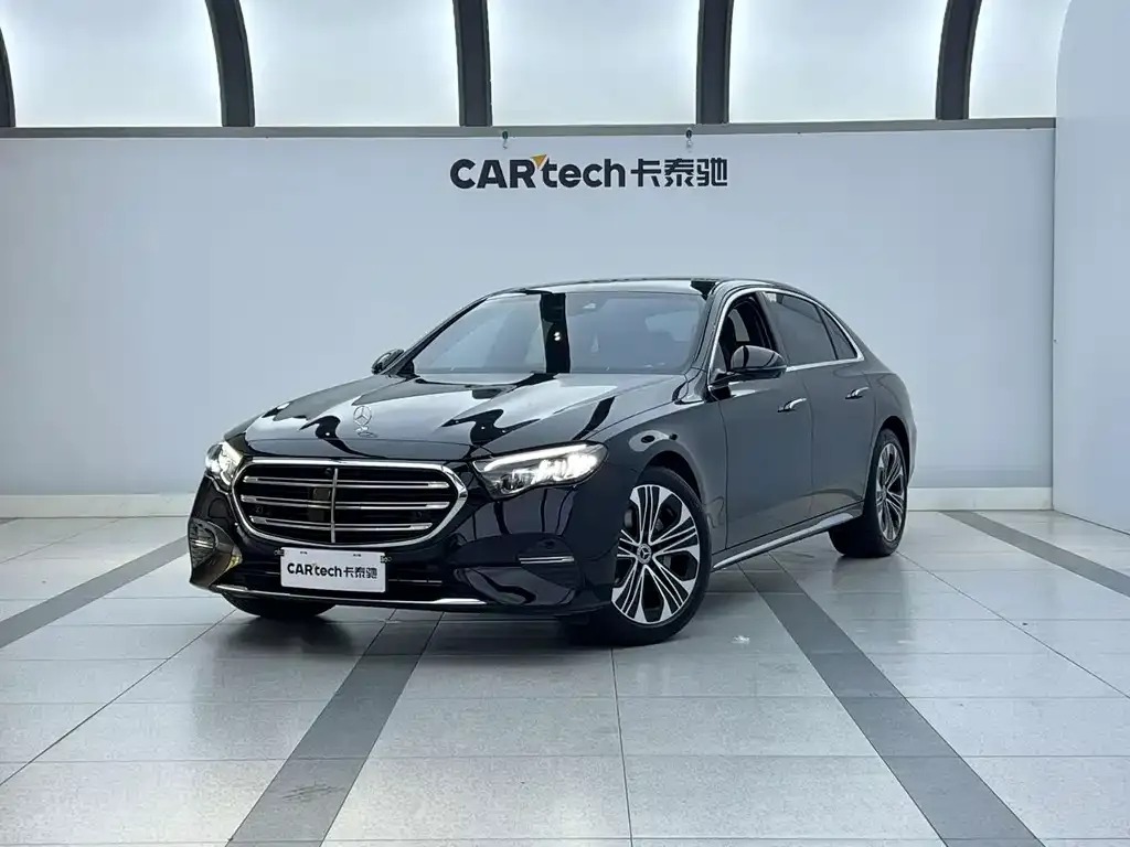 Mercedes-Benz E-Class — фото 1