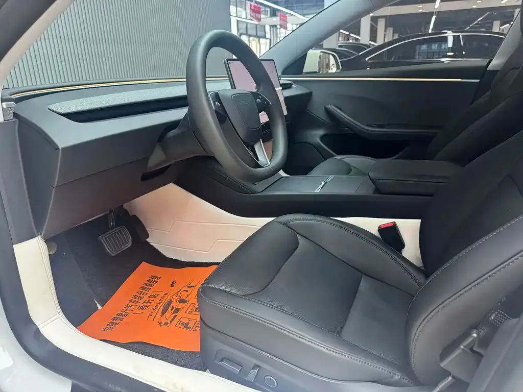 Tesla Model 3 — фото 4