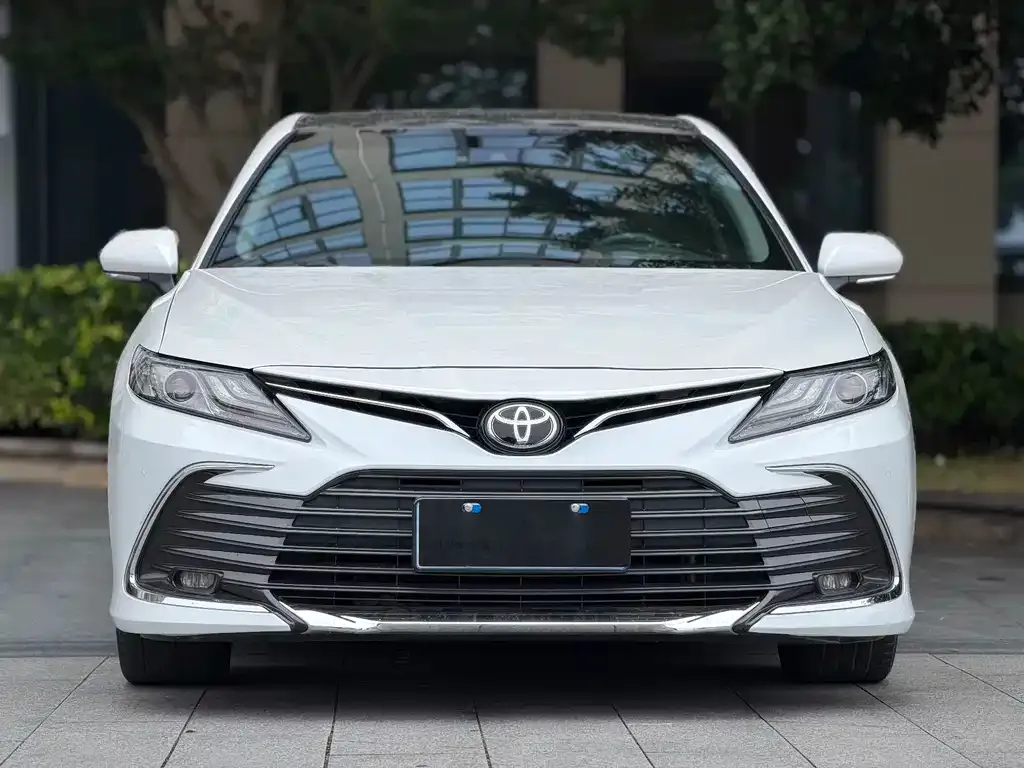 Toyota Camry — фото 8