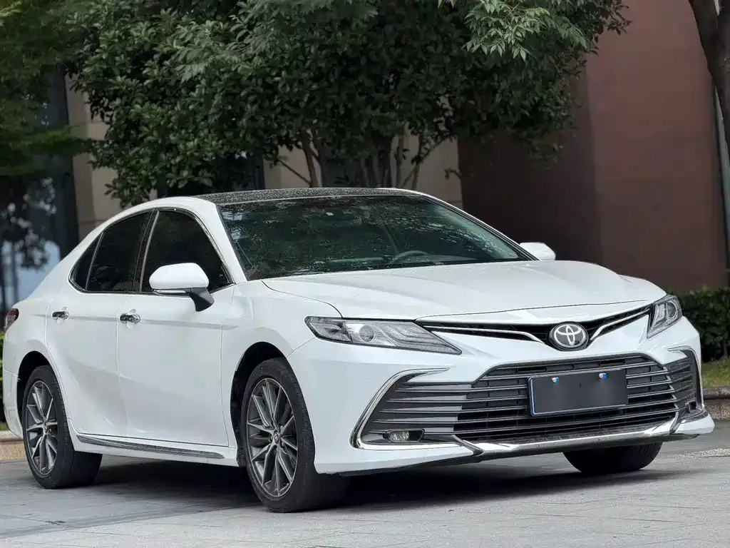 Toyota Camry — фото 5