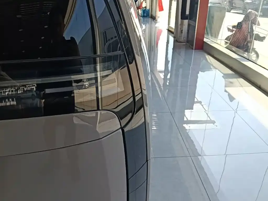 Li Auto MEGA — фото 3