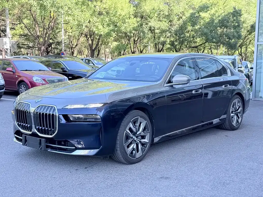 BMW 7 Series — фото 1
