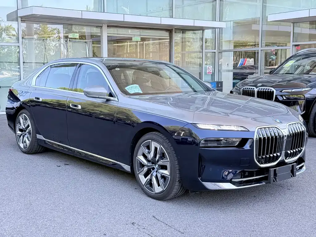 BMW 7 Series — фото 10