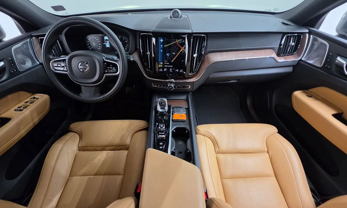 Volvo XC60 — фото 7