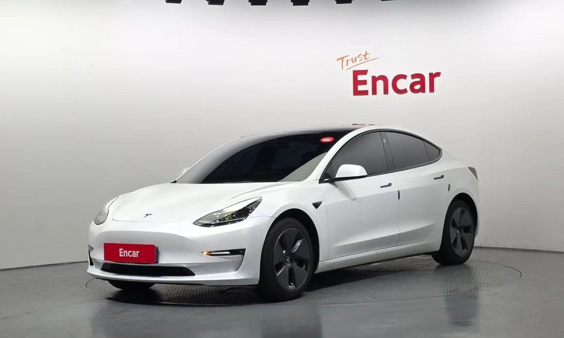Tesla Model 3 — фото 1