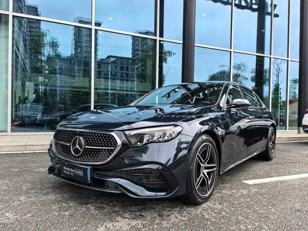 Mercedes-Benz E-Class — фото 1