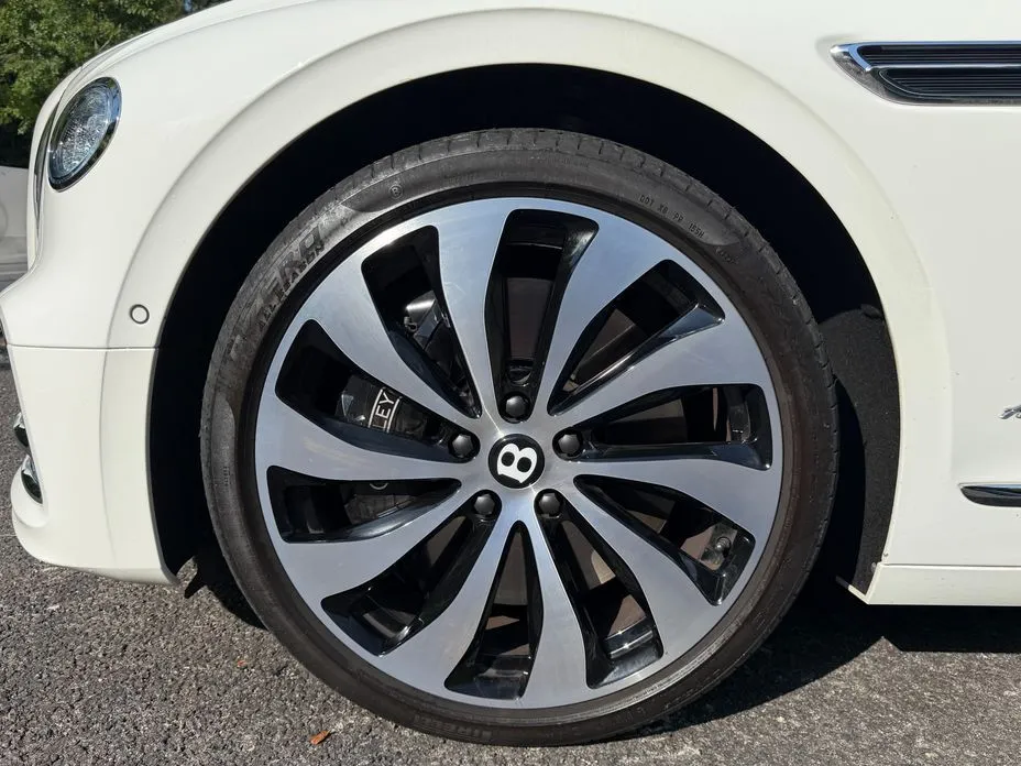 Bentley Flying Spur — фото 3