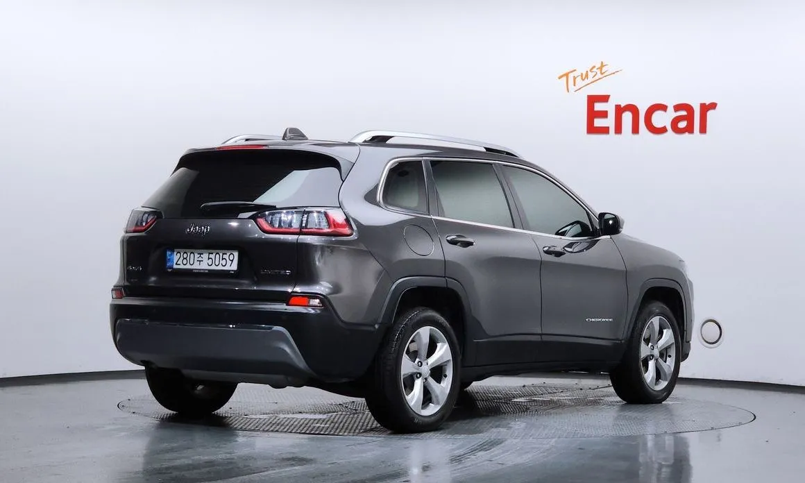 Jeep Cherokee — фото 4