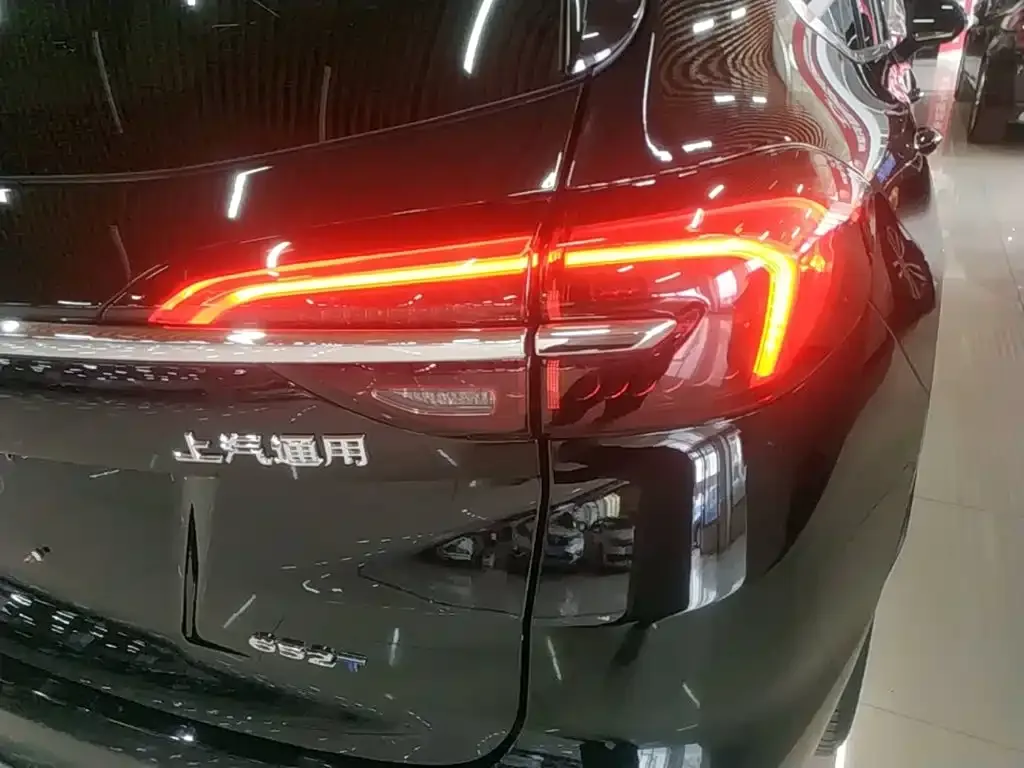 Buick Envision Plus — фото 6