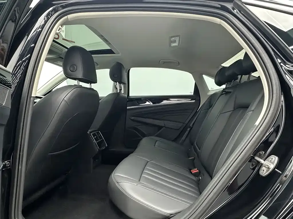 Volkswagen Passat — фото 7