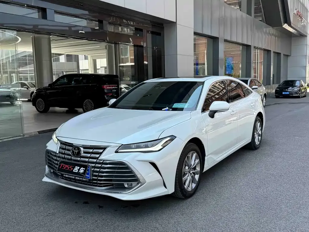 Toyota Avalon — фото 1