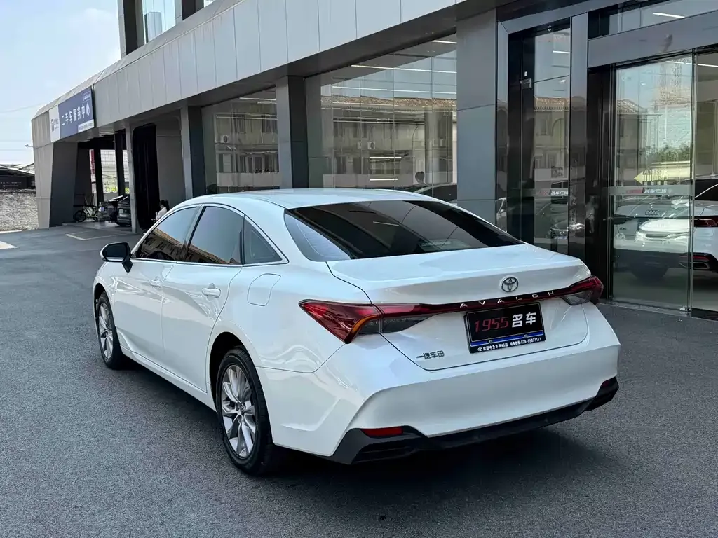 Toyota Avalon — фото 2
