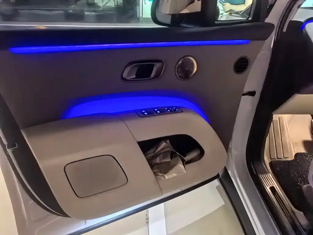 Li Auto Li i8 — фото 3