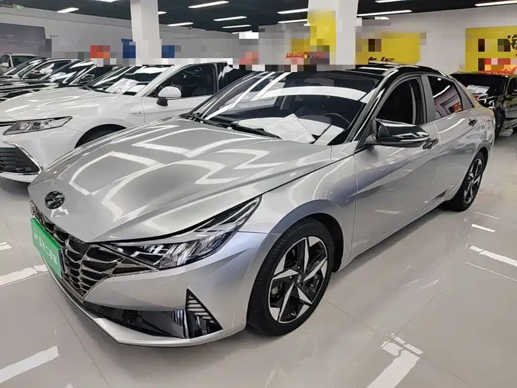 Hyundai Elantra — фото 1
