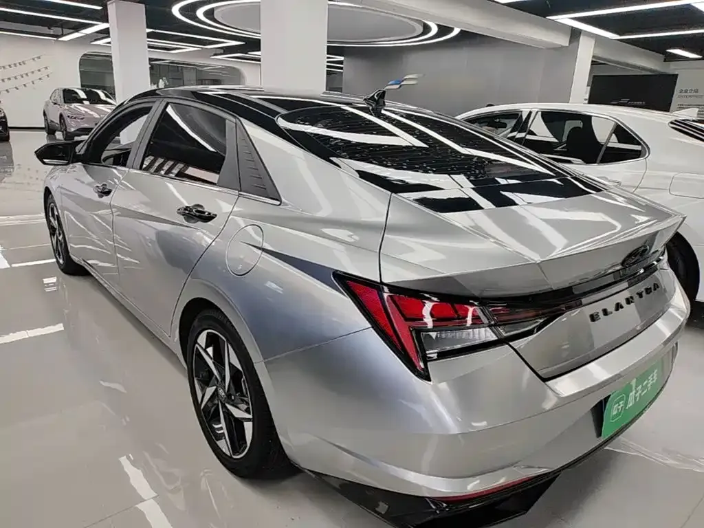 Hyundai Elantra — фото 2
