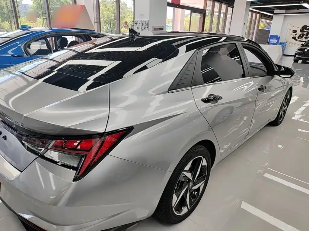 Hyundai Elantra — фото 4