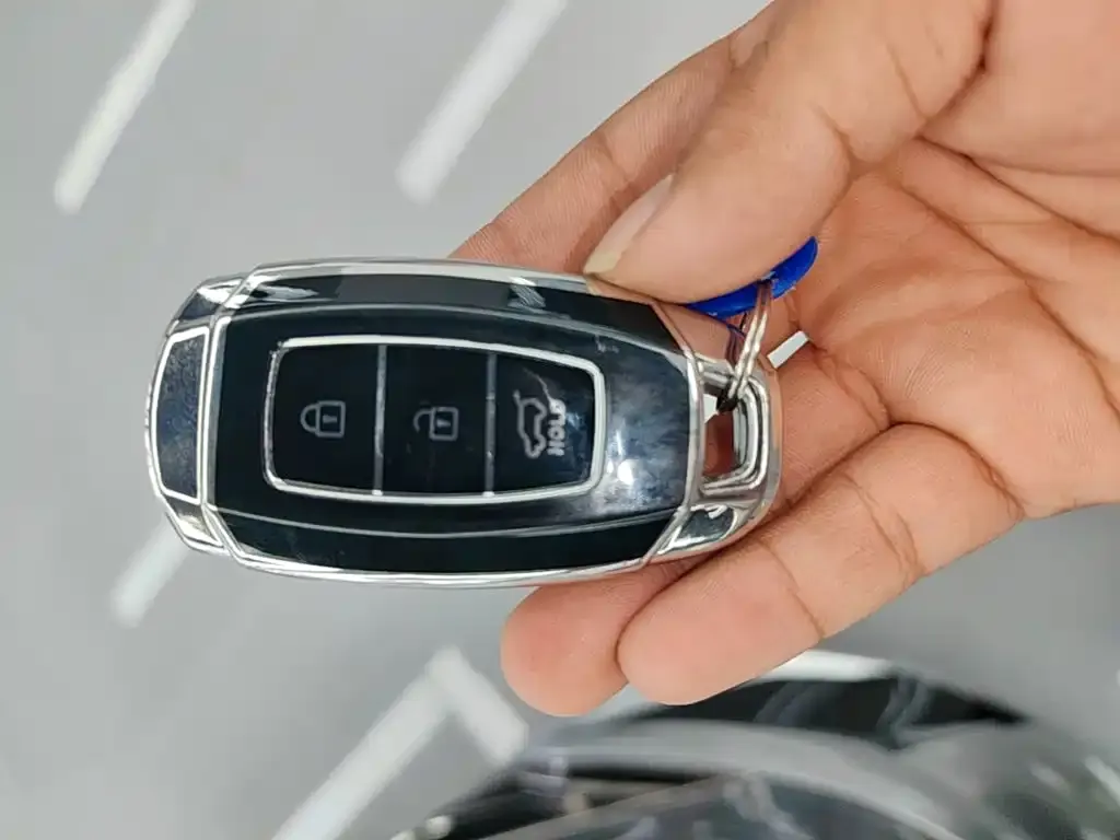Hyundai Elantra — фото 3