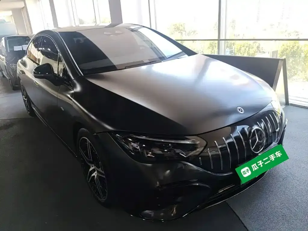 Mercedes-Benz EQE AMG — фото 9