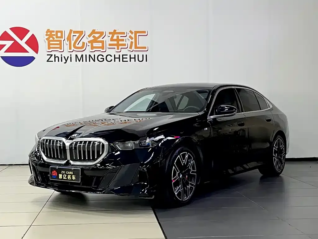 BMW 5 Series — фото 1