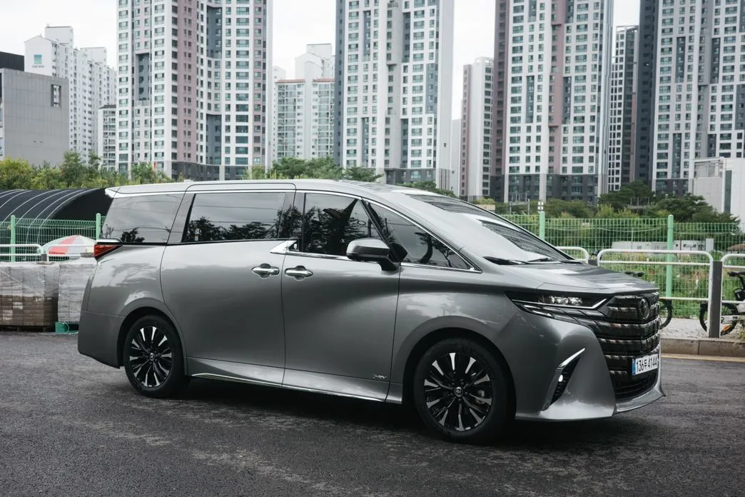 Toyota Alphard — фото 7