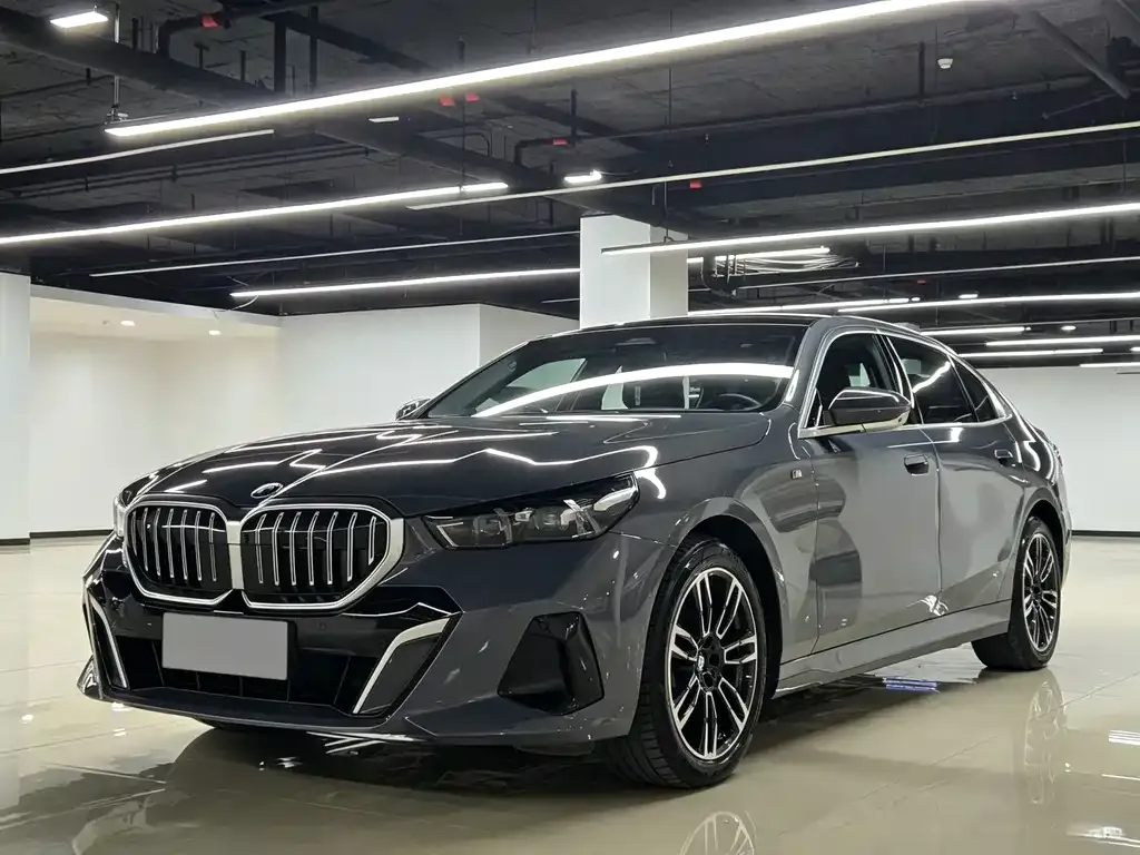 BMW 5 Series — фото 1