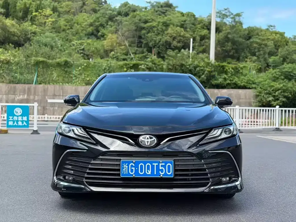 Toyota Camry — фото 8