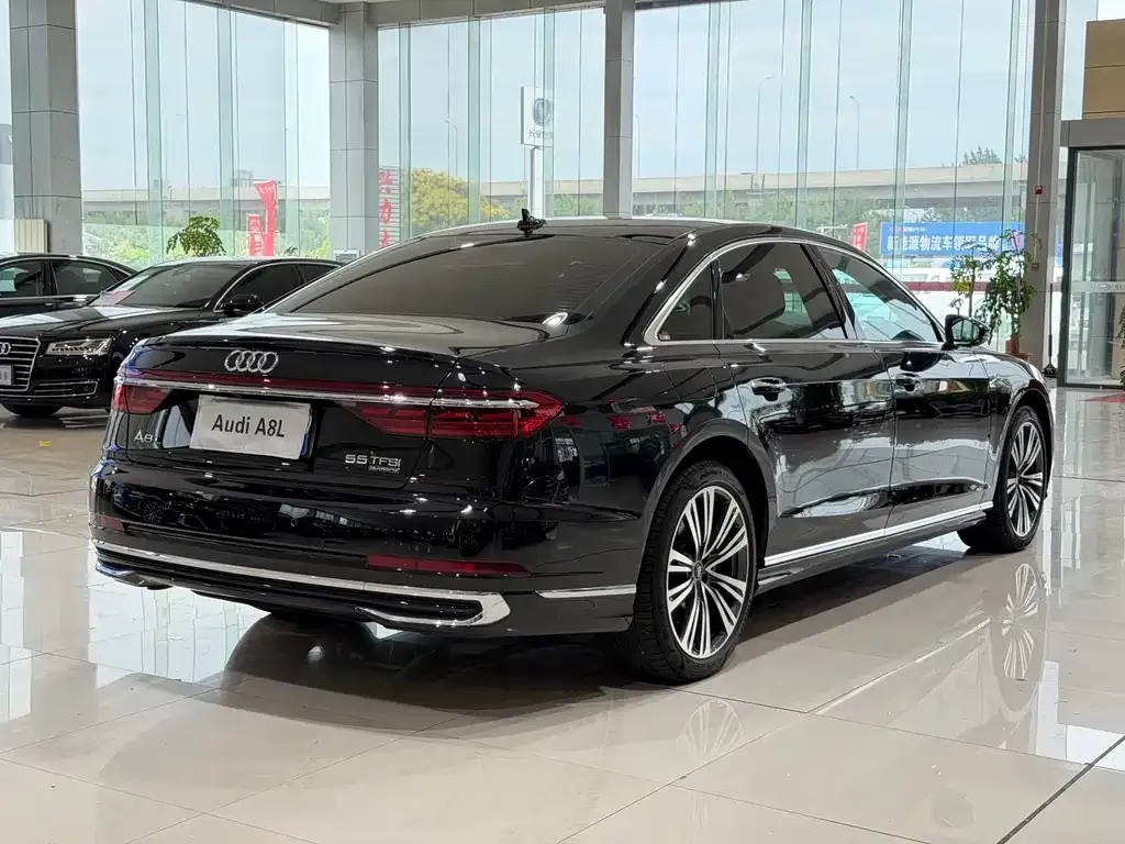 Audi A8 — фото 4