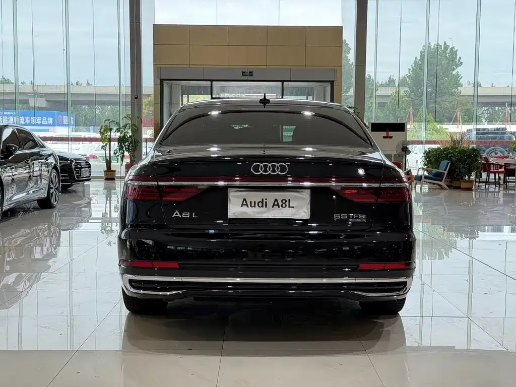 Audi A8 — фото 7